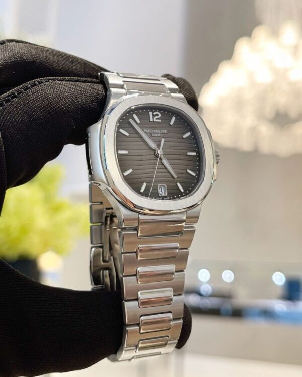 Patek Philippe Nautilus 7118/1A-011
